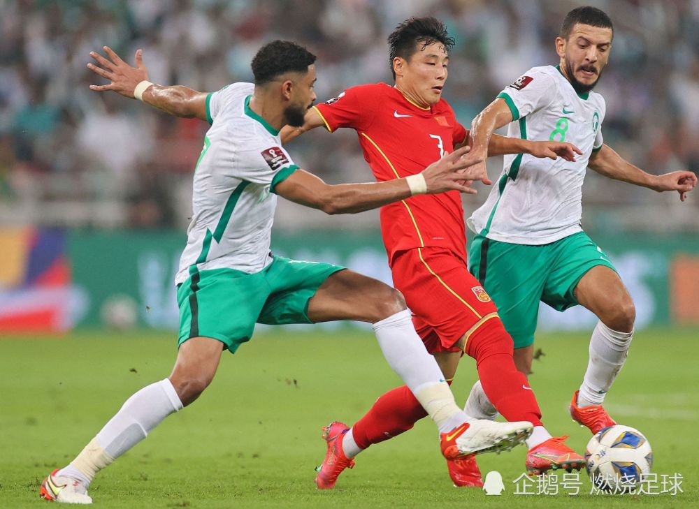  拜仁憾平莱比锡错失登顶良机  